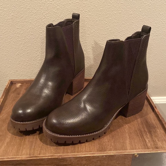 MIA chocolate leather ankle boots size 10 - Picture 1 of 7
